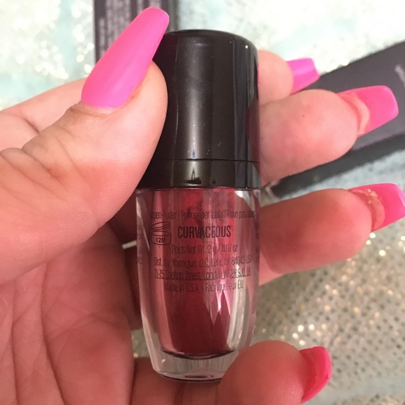 YOUNIQUE | Crush Lip Powder - Picture 3 of 5